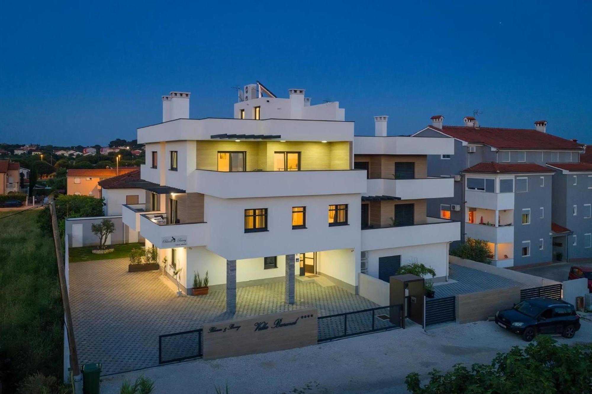 In Mit Privater Terrasse Apartman